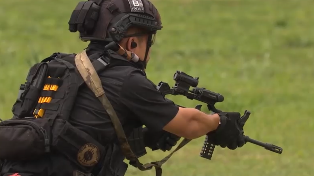 浙江公安特警实战演练之应用射击